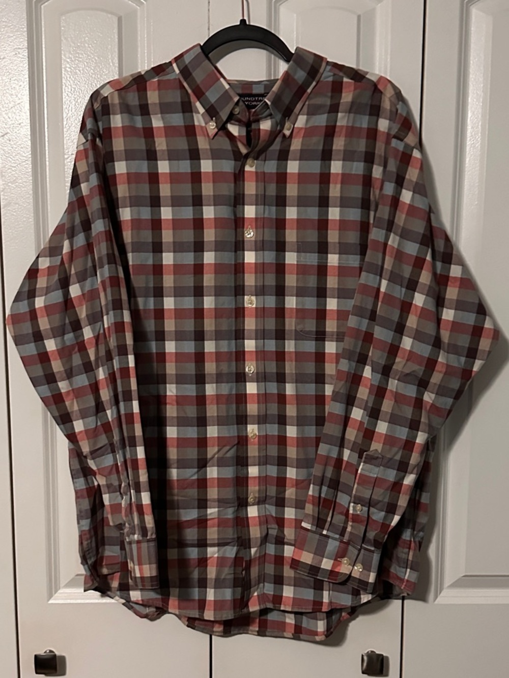 Roundtree & Yorke Men's Red and Blue Plaid Button-Down Shirt